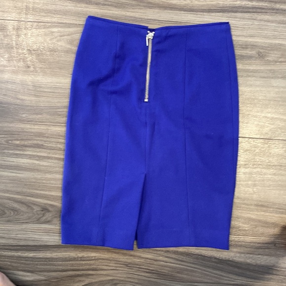 H&M skirt - Color Purple - Size US 4 - Picture 2 of 3